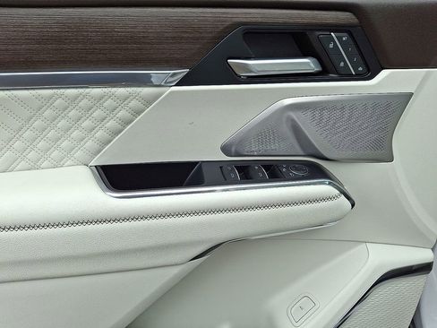 Used 2024 GMC Acadia Denali w/ Super Cruise Package image 14