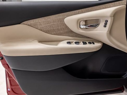 Used 2024 Nissan Murano SL AWD/4WD image 8