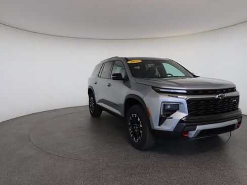 Used 2025 Chevrolet Traverse Z71 w/ Enhanced Driving Package image 28