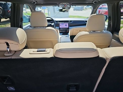 Certified 2025 Jeep Grand Cherokee Limited w/ Luxury Tech Group II AWD/4WD image 26