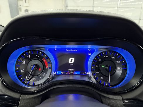 Used 2023 Chrysler 300 C image 13