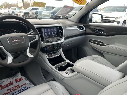 Used 2023 GMC Acadia SLT w/ Preferred Package image 2