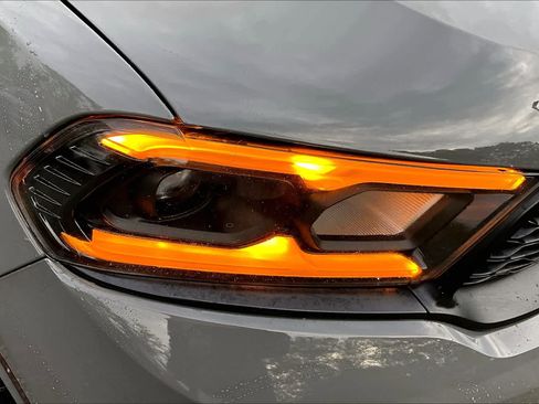 Used 2021 Dodge Durango R/T w/ Technology Group AWD/4WD image 25