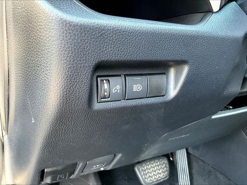 Used 2019 Toyota RAV4 XLE FWD image 37