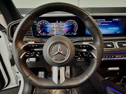 Used 2025 Mercedes-Benz GLS 450 4MATIC image 27