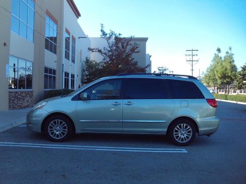 Used 2008 Toyota Sienna XLE Limited image 5