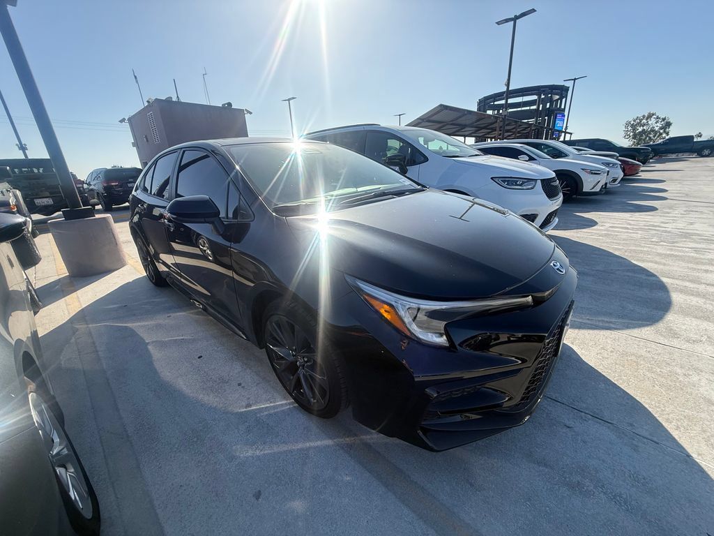 Used 2025 Toyota Corolla SE w/ SE Premium Package FWD image 3
