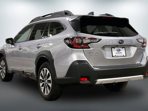 Used 2025 Subaru Outback Limited AWD/4WD image 12