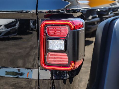 Used 2023 Jeep Gladiator Mojave w/ LED Lighting Group AWD/4WD image 7