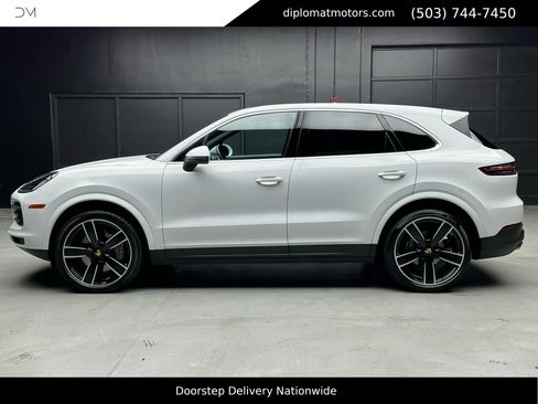 Used 2023 Porsche Cayenne image 3