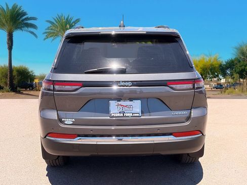 Used 2023 Jeep Grand Cherokee Laredo X RWD image 4