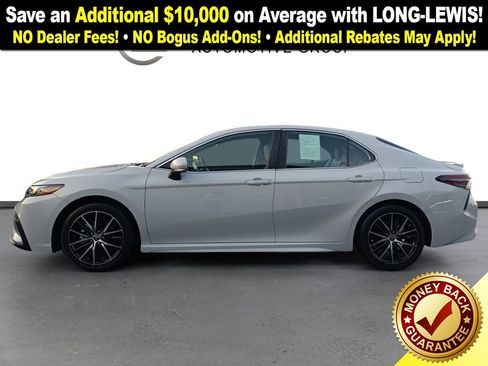 Used 2023 Toyota Camry SE image 2