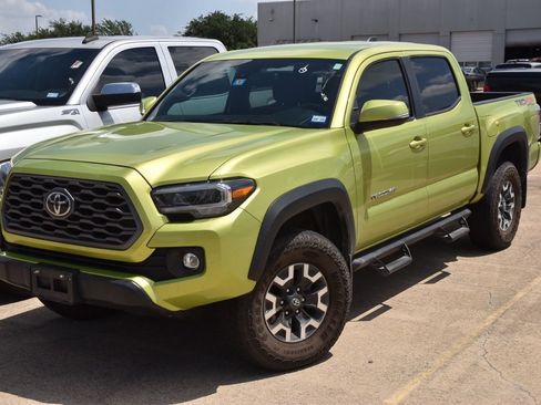 Used 2023 Toyota Tacoma TRD Off-Road w/ Technology Package AWD/4WD image 2