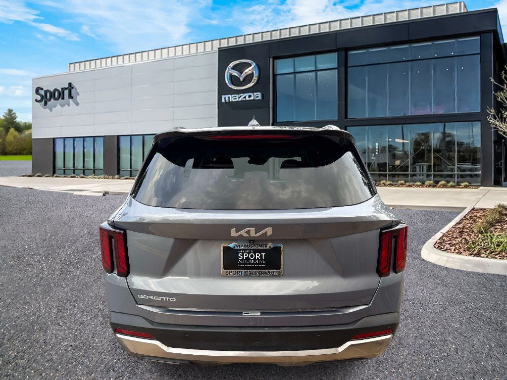 Used 2024 Kia Sorento S FWD image 5