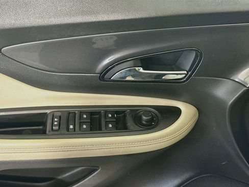 Used 2019 Buick Encore Essence FWD image 24