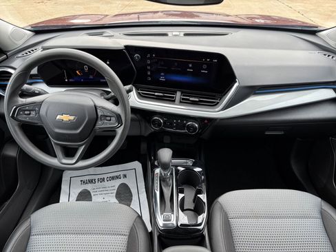 Used 2025 Chevrolet Trax LT image 17