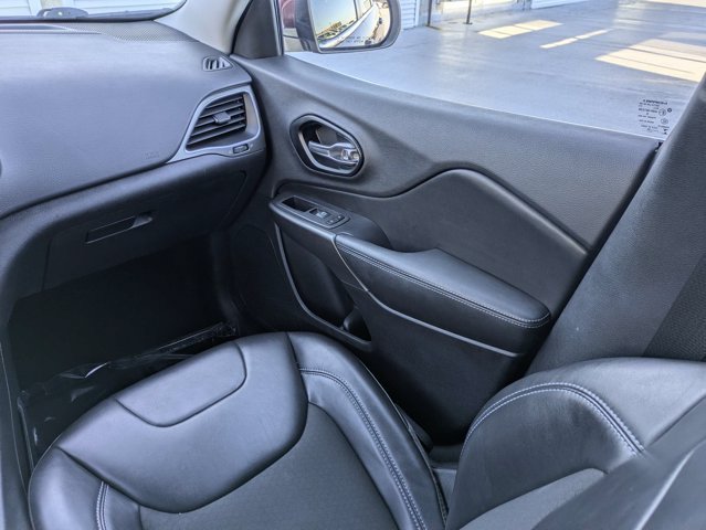 Used 2020 Jeep Cherokee Latitude Plus AWD/4WD image 17