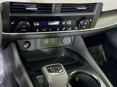 Certified 2025 Nissan Rogue SV w/ SV Premium Package AWD/4WD image 8