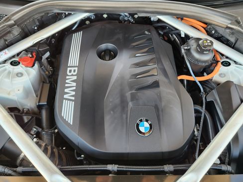 Used 2025 BMW X5 xDrive50e image 33