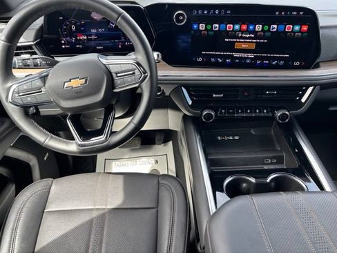 Certified 2025 Chevrolet Suburban High Country AWD/4WD image 20