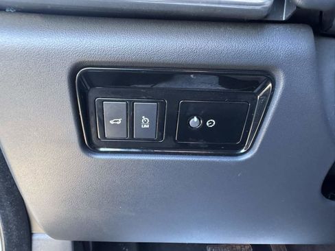 Used 2020 Jaguar F-PACE Premium image 28