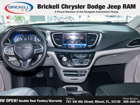 Used 2022 Chrysler Pacifica Touring-L FWD image 18