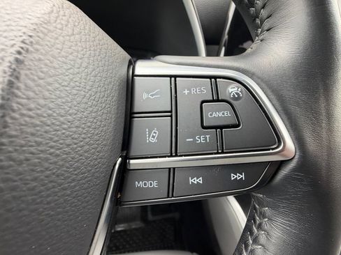 Used 2021 Toyota Highlander XLE AWD/4WD image 26