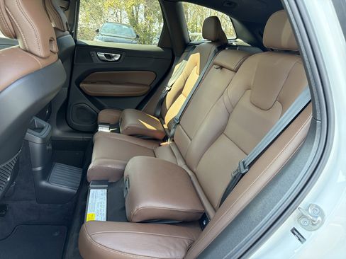 Certified 2024 Volvo XC60 T8 Plus image 32