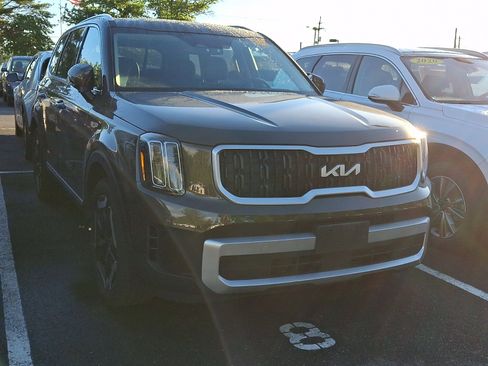 Used 2024 Kia Telluride EX w/ EX Captain's Chair Package AWD/4WD image 5