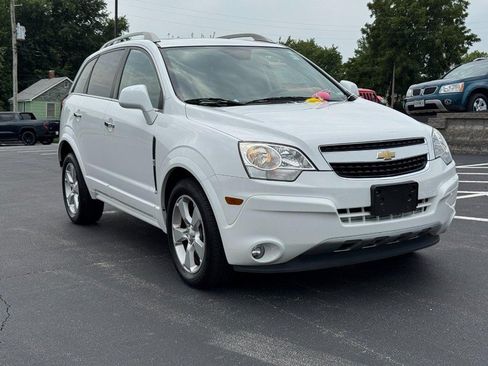 Used 2013 Chevrolet Captiva Sport LTZ FWD image 2