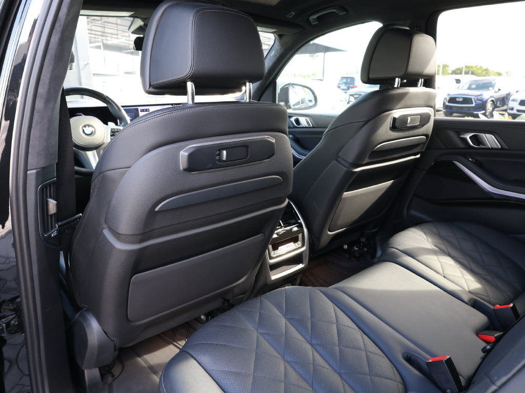 Used 2024 BMW X7 xDrive40i w/ M Sport Package AWD/4WD image 21