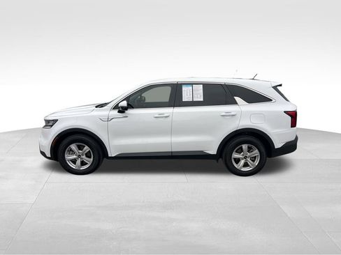 Used 2023 Kia Sorento LX image 4