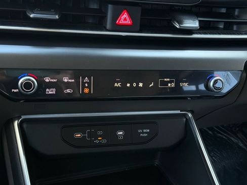 New 2026 Kia Carnival FWD image 19