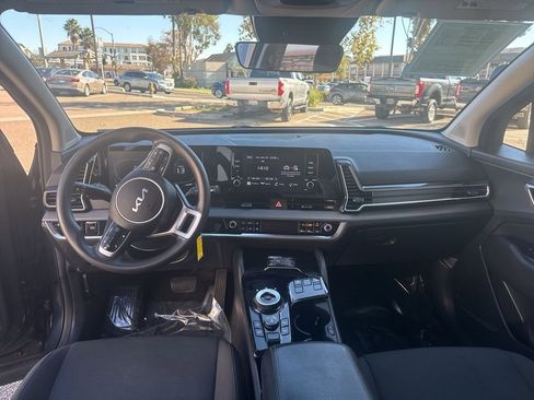 Used 2023 Kia Sportage LX image 5