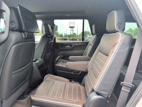 Used 2025 GMC Yukon Denali Ultimate w/ LPO, Floor Liner Package AWD/4WD image 36