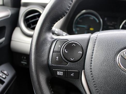 Used 2017 Toyota RAV4 LE Plus image 10