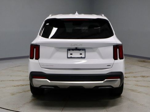 Used 2025 Kia Sorento S image 12