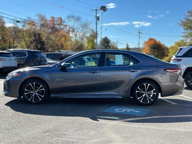 Used 2018 Toyota Camry SE FWD image 2