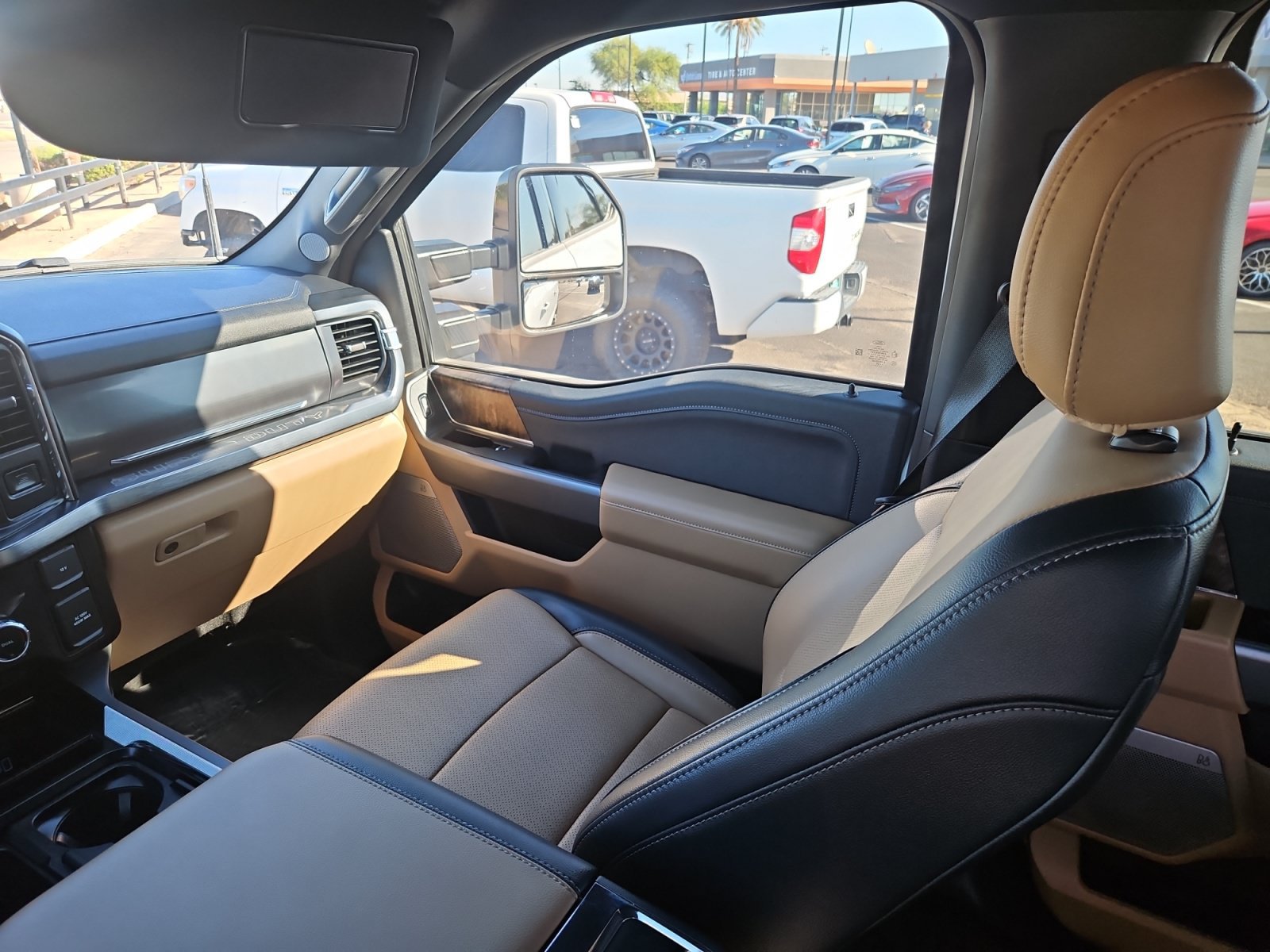 Used 2025 Ford F350 Lariat w/ Lariat Ultimate Package AWD/4WD image 12