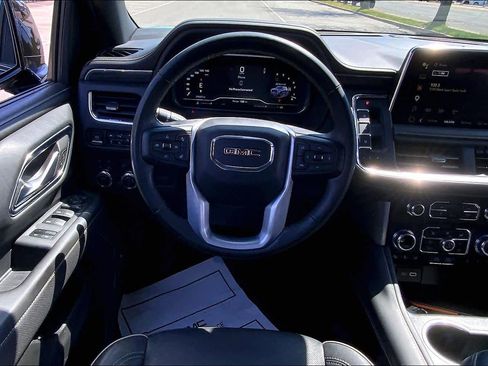 Used 2023 GMC Yukon XL SLT w/ SLT Premium Package AWD/4WD image 6