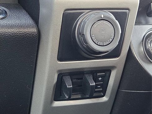 Used 2017 Ford F150 Lariat w/ Trailer Tow Package image 17