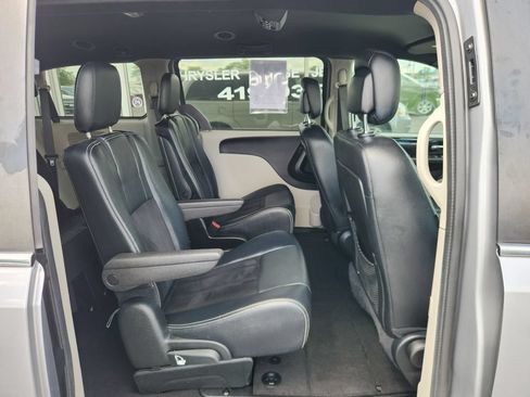 Used 2018 Dodge Grand Caravan SXT FWD image 12