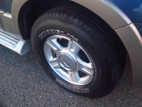 Used 2004 Ford Expedition Eddie Bauer image 37