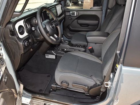 Used 2024 Jeep Wrangler Sport AWD/4WD image 31