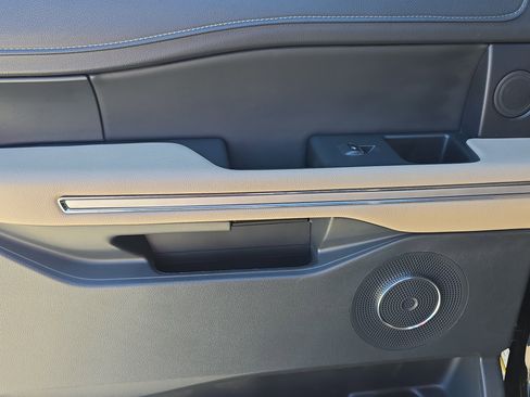 Used 2024 Ford Expedition Max Limited image 15