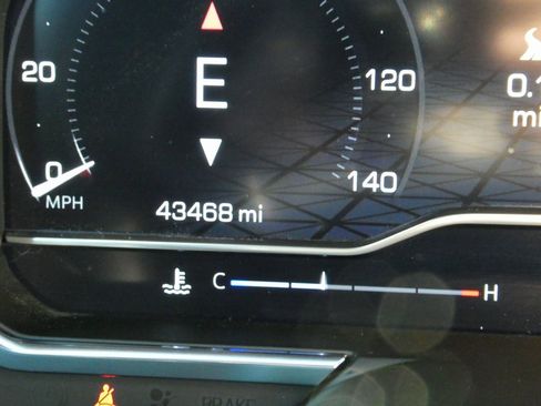 Certified 2024 GMC Sierra 1500 AT4 w/ Technology Package image 37