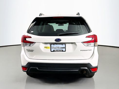 Used 2023 Subaru Forester Premium image 6