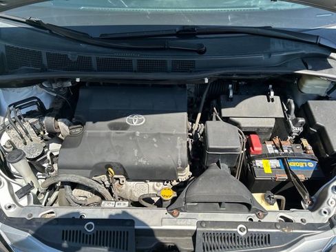 Used 2015 Toyota Sienna LE FWD image 21