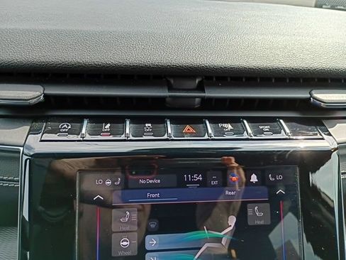 Used 2023 Jeep Grand Cherokee L Laredo image 29