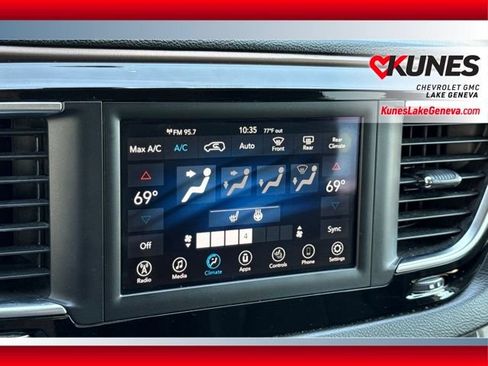Used 2019 Chrysler Pacifica Touring-L FWD image 31